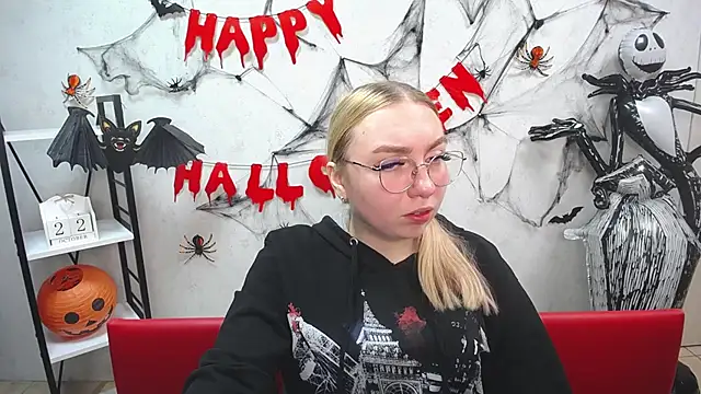 Snapshot of BeatriceFly chatting on 22, 10, 2025 BeatriceFly online show from 22, 10, 2025