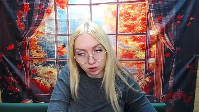 Snapshot of BeatriceFly chatting on 11, 11, 2025 BeatriceFly online show from 11, 11, 2025