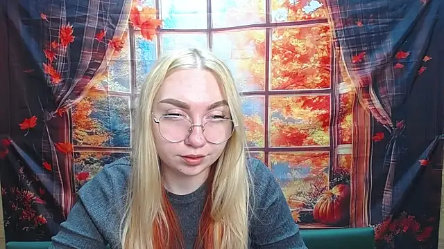 Snapshot of BeatriceFly chatting on 18, 11, 2025 BeatriceFly online show from 18, 11, 2025