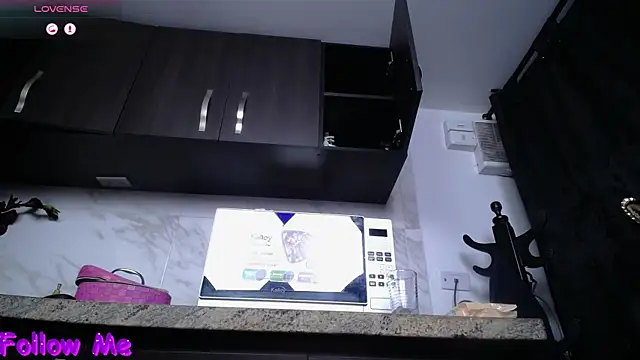 Snapshot of iniyalaboni chatting on 18, 12, 2025 iniyalaboni online show from 18, 12, 2025