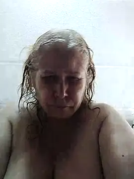 girl amada online show from 13, 10, 2025