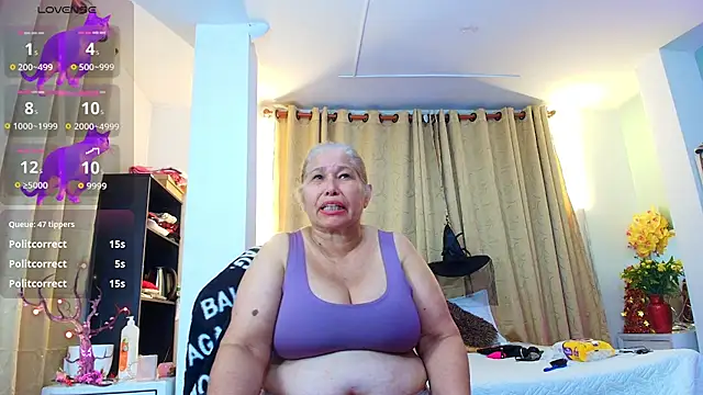 girl amada online show from 18, 10, 2025