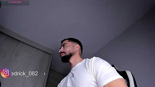 Snapshot of edrick_walton1 chatting on 7, 1, 2025 edrick walton1 online show from 7, 1, 2025