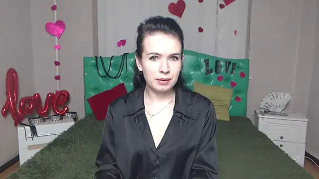 JasmineKouch online show from 4, 12, 2025