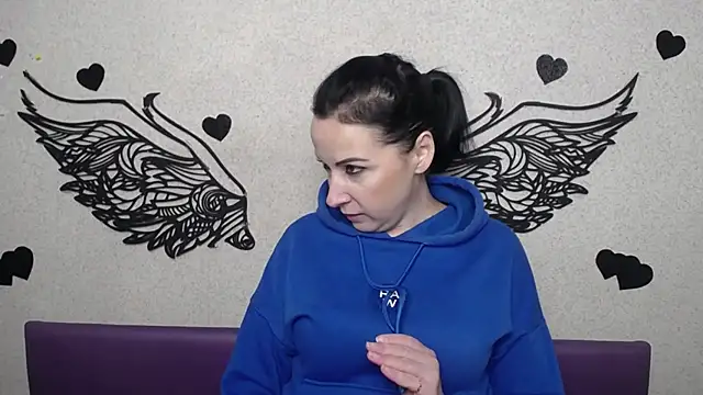 Snapshot of ElizabethSho chatting on 19, 11, 2025 ElizabethSho online show from 19, 11, 2025