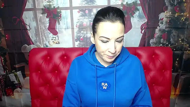 Snapshot of ElizabethSho chatting on 15, 12, 2025 ElizabethSho online show from 15, 12, 2025