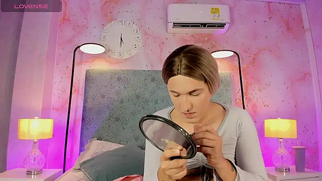 JESSI NAOMI online show from 4, 11, 2025