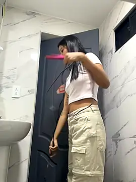 Snapshot of Arilw chatting on 24, 10, 2025 Arilw online show from 24, 10, 2025