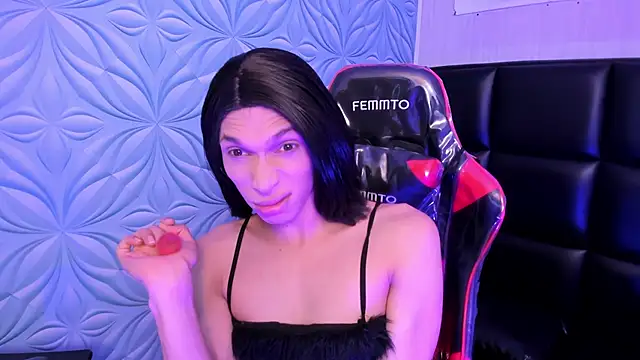 Snapshot of Milk_max_18 chatting on 24, 10, 2025 Milk max 18 online show from 24, 10, 2025