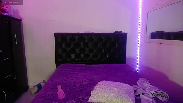 Snapshot of Laurenkenner_ chatting on 9, 10, 2025 Laurenkenner online show from 9, 10, 2025