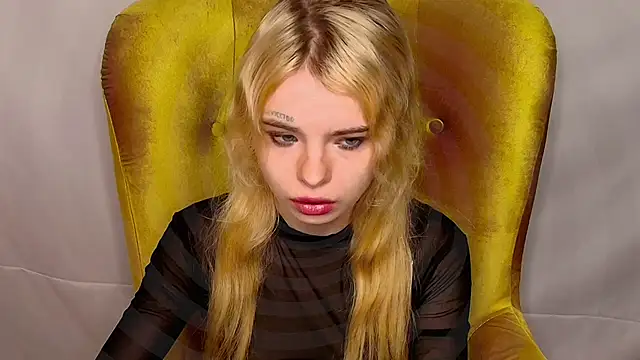 Snapshot of MisssLola chatting on 26, 10, 2025 MisssLola online show from 26, 10, 2025