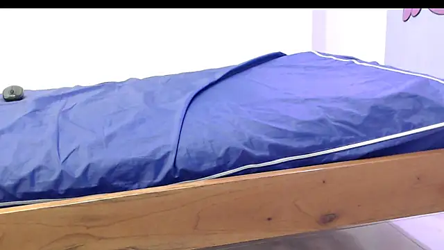 Snapshot of evaleribigtits18 chatting on 15, 11, 2025 evaleribigtits18 online show from 15, 11, 2025