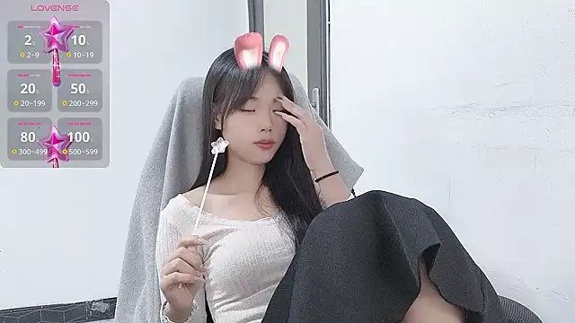 Snapshot of Lvy--v chatting on 11, 12, 2024 Lvy--v online show from 11, 12, 2024