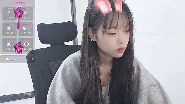 Snapshot of Lvy--v chatting on 13, 12, 2024 Lvy--v online show from 13, 12, 2024