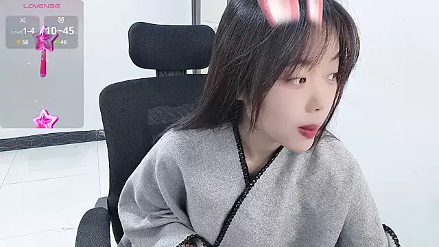 Snapshot of Lvy--v chatting on 29, 12, 2024 Lvy--v online show from 29, 12, 2024