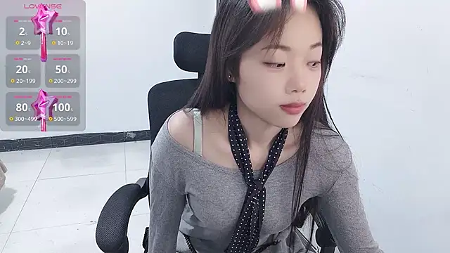 Snapshot of Lvy--v chatting on 1, 1, 2025 Lvy--v online show from 1, 1, 2025