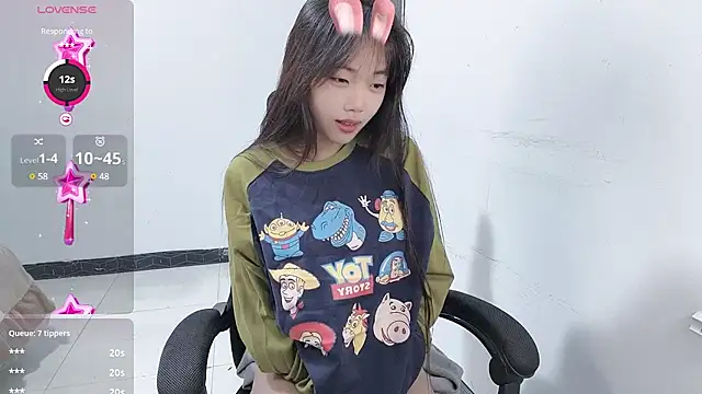 Snapshot of Lvy--v chatting on 6, 1, 2025 Lvy--v online show from 6, 1, 2025