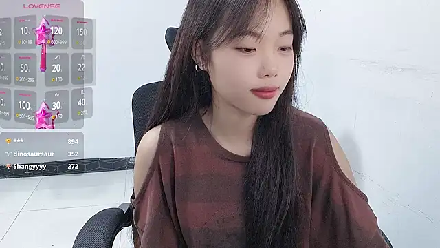 Snapshot of Lvy--v chatting on 10, 1, 2025 Lvy--v online show from 10, 1, 2025