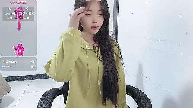 Snapshot of Lvy--v chatting on 11, 1, 2025 Lvy--v online show from 11, 1, 2025