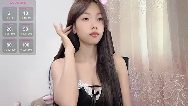 Snapshot of Lvy--v chatting on 12, 9, 2025 Lvy--v online show from 12, 9, 2025