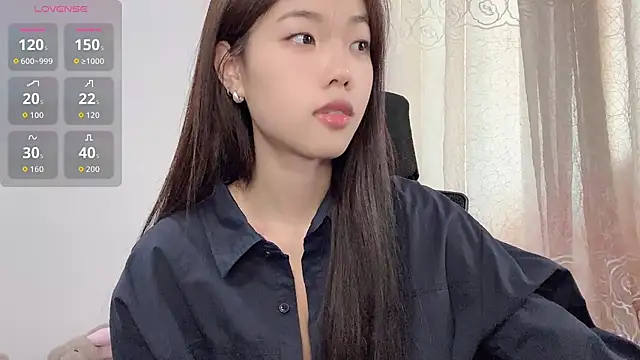 Snapshot of Lvy--v chatting on 16, 9, 2025 Lvy--v online show from 16, 9, 2025