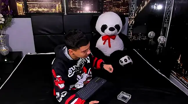 salvadorgomezx online show from 28, 12, 2024