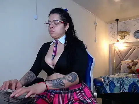 Snapshot of alexa-cooper- chatting on 9, 9, 2025 alexa-cooper- online show from 9, 9, 2025