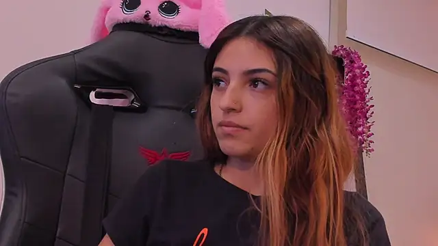 sofiarouge online show from 25, 2, 2025