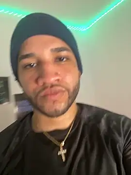 Snapshot of Hyuujhy chatting on 9, 11, 2025 Hyuujhy online show from 9, 11, 2025