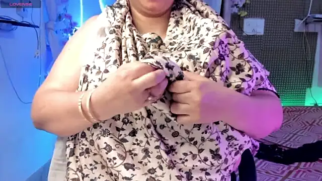 Snapshot of Gulabi_Queen chatting on 4, 3, 2025 Gulabi Queen online show from 4, 3, 2025