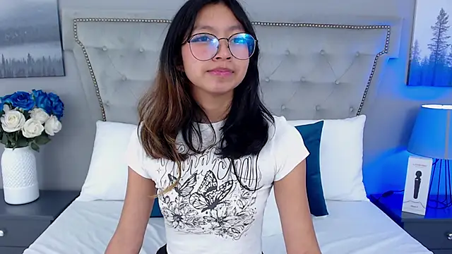 Yommi Winx online show from 23, 1, 2025