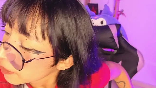 Snapshot of Yommi_Winx chatting on 5, 12, 2025 Yommi Winx online show from 5, 12, 2025