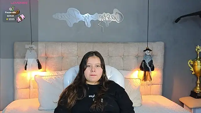 Laia and Aloby online show from 9, 10, 2025