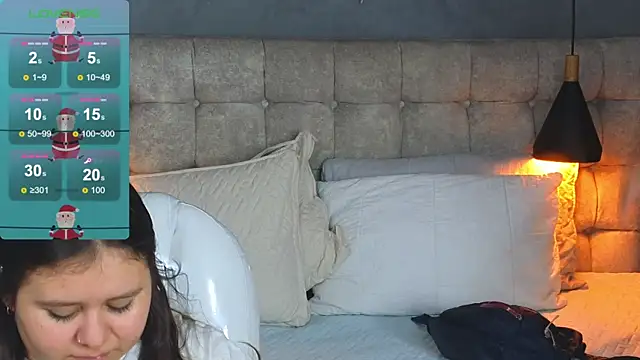 Snapshot of Laia_and_Aloby chatting on 4, 12, 2025 Laia and Aloby online show from 4, 12, 2025