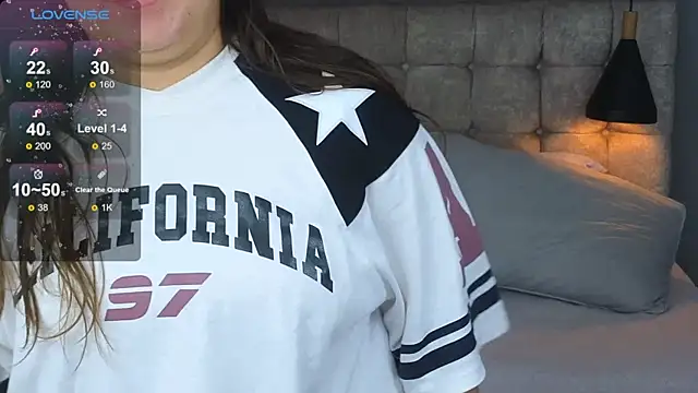 Snapshot of Laia_and_Aloby chatting on 15, 12, 2025 Laia and Aloby online show from 15, 12, 2025