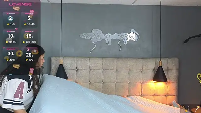 Snapshot of Laia_and_Aloby chatting on 20, 12, 2025 Laia and Aloby online show from 20, 12, 2025