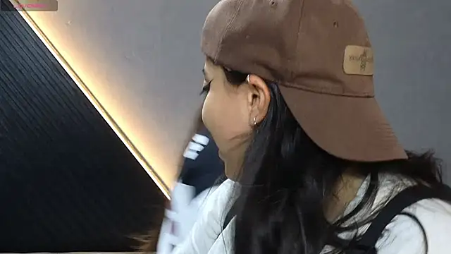 Snapshot of Laia_and_Aloby chatting on 2, 3, 2026 Laia and Aloby online show from 2, 3, 2026