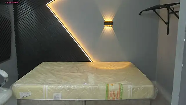 Snapshot of Laia_and_Aloby chatting on 12, 3, 2026 Laia and Aloby online show from 12, 3, 2026