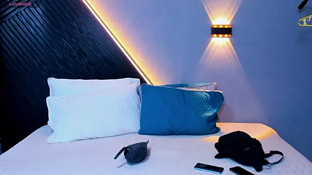 Snapshot of Laia_and_Aloby chatting on 18, 3, 2026 Laia and Aloby online show from 18, 3, 2026