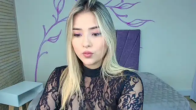 DahliaMoore online show from 4, 2, 2025