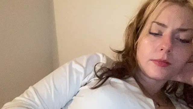 Snapshot of SkarlettRose96 chatting on 15, 10, 2025 SkarlettRose96 online show from 15, 10, 2025