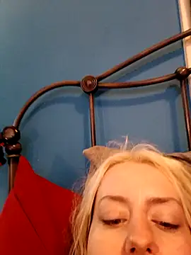 Snapshot of SkarlettRose96 chatting on 19, 11, 2025 SkarlettRose96 online show from 19, 11, 2025