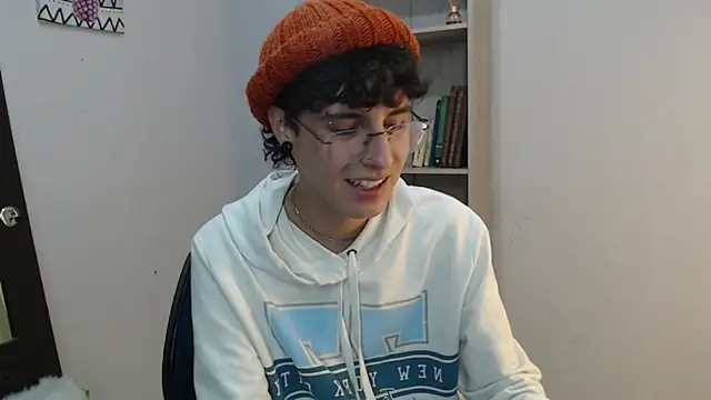 Snapshot of Jeam_hot chatting on 5, 1, 2025 Jeam hot online show from 5, 1, 2025