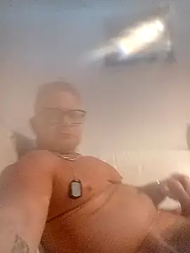 Snapshot of swingr chatting on 6, 12, 2024 swingr online show from 6, 12, 2024