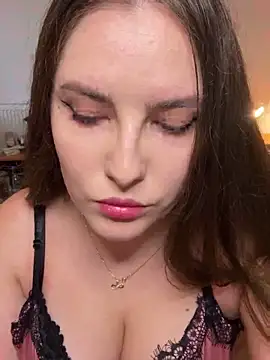Alicia Eves online show from 8, 10, 2025