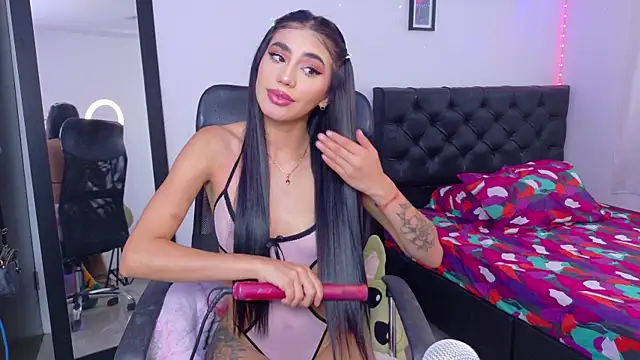 Snapshot of JulietaCheerr chatting on 12, 11, 2025 JulietaCheerr online show from 12, 11, 2025