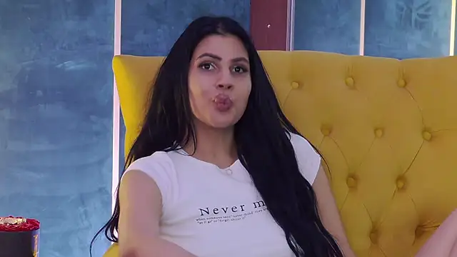 GiuliaHarvey online show from 6, 3, 2025