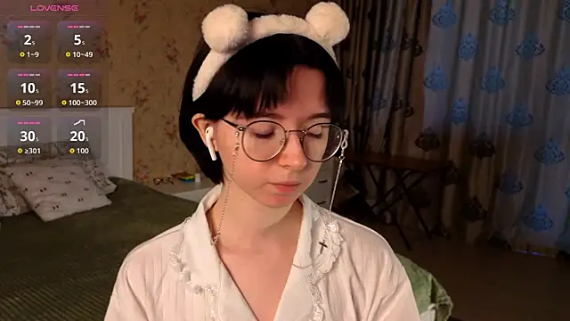 Snapshot of Nora_Failure chatting on 25, 10, 2025 Nora Failure online show from 25, 10, 2025