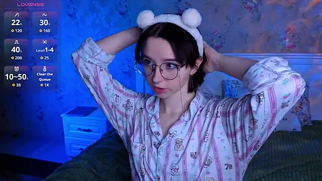 Snapshot of Nora_Failure chatting on 4, 12, 2025 Nora Failure online show from 4, 12, 2025