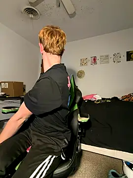 Snapshot of twentywithafelonyy chatting on 5, 12, 2025 twentywithafelonyy online show from 5, 12, 2025